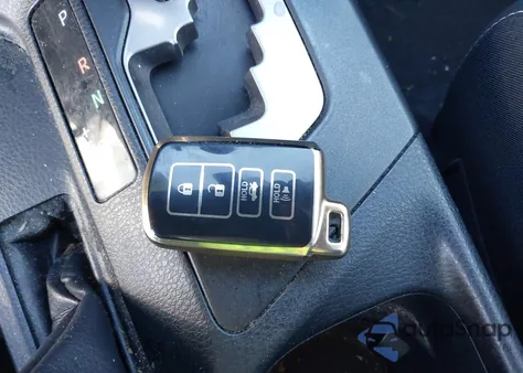 2017 Toyota Rav4 Xle z USA, uszkodzony, nr VIN JTMRFREV9HD204816